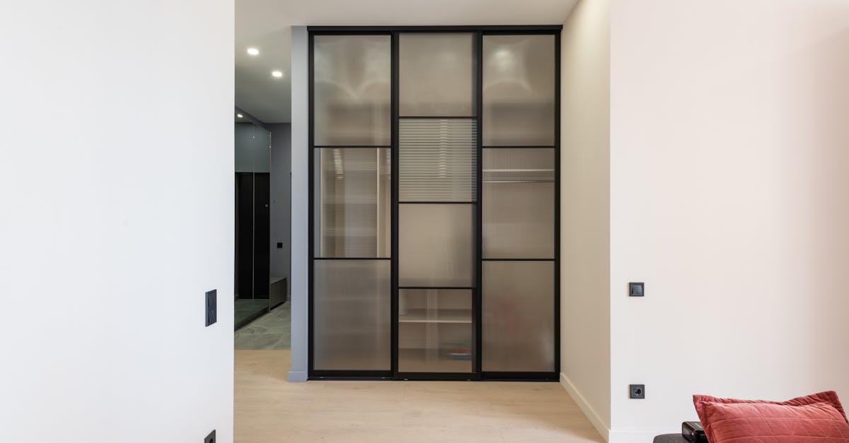 Review of Popular Walk-In Wardrobe Accessories